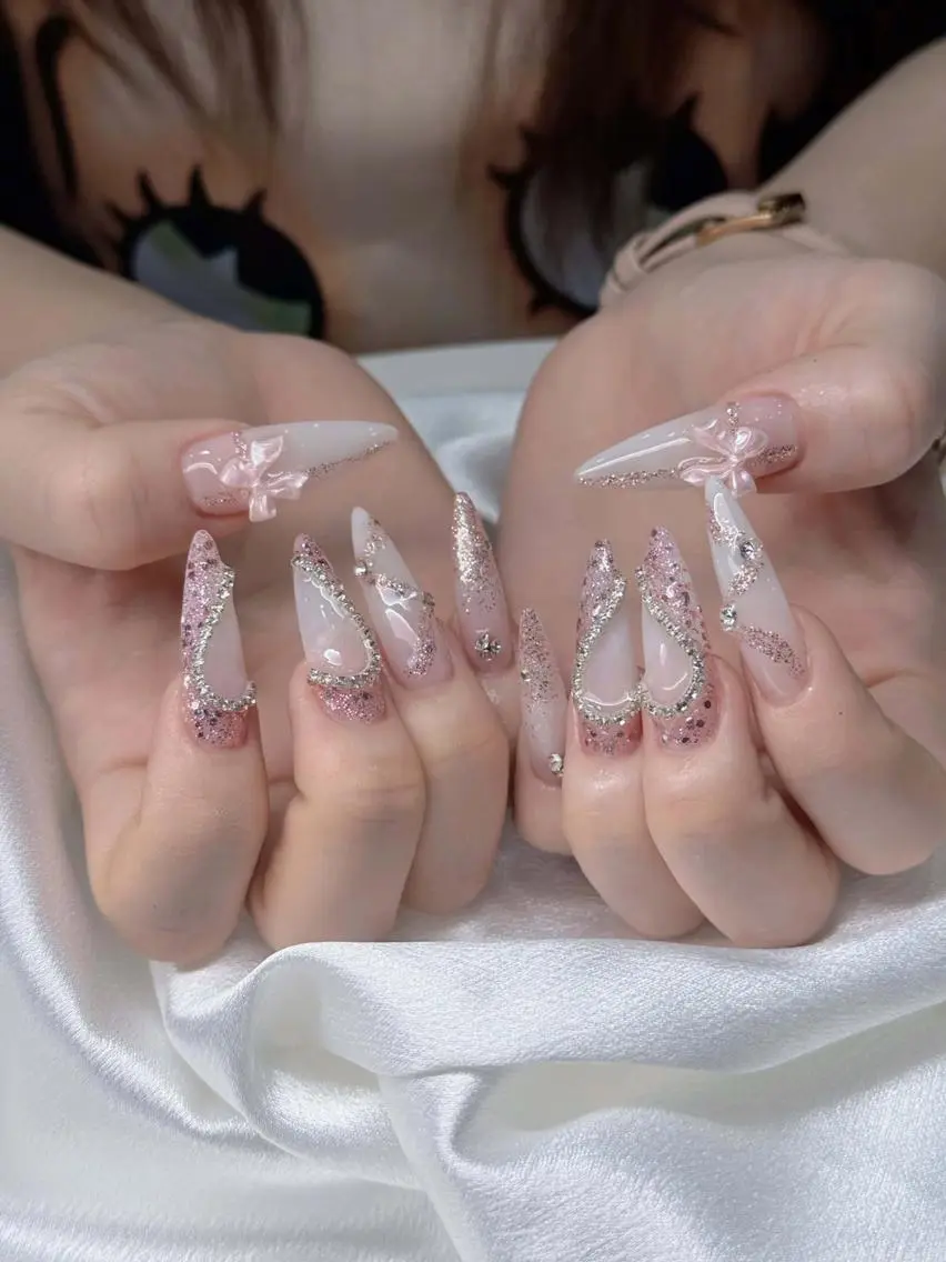 ネイル オーロラネイル ブルー チークネイル フットネイル フレンチネイル ハンドネイル NAILS168 池袋西口駅前店のネイルデザイン