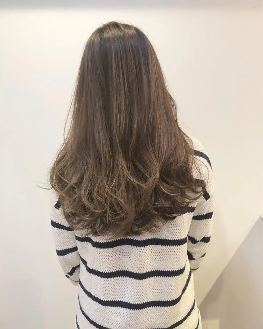 ロング ハイライト ヘアカラー トリートメント ＨＩ ROのヘアスタイル