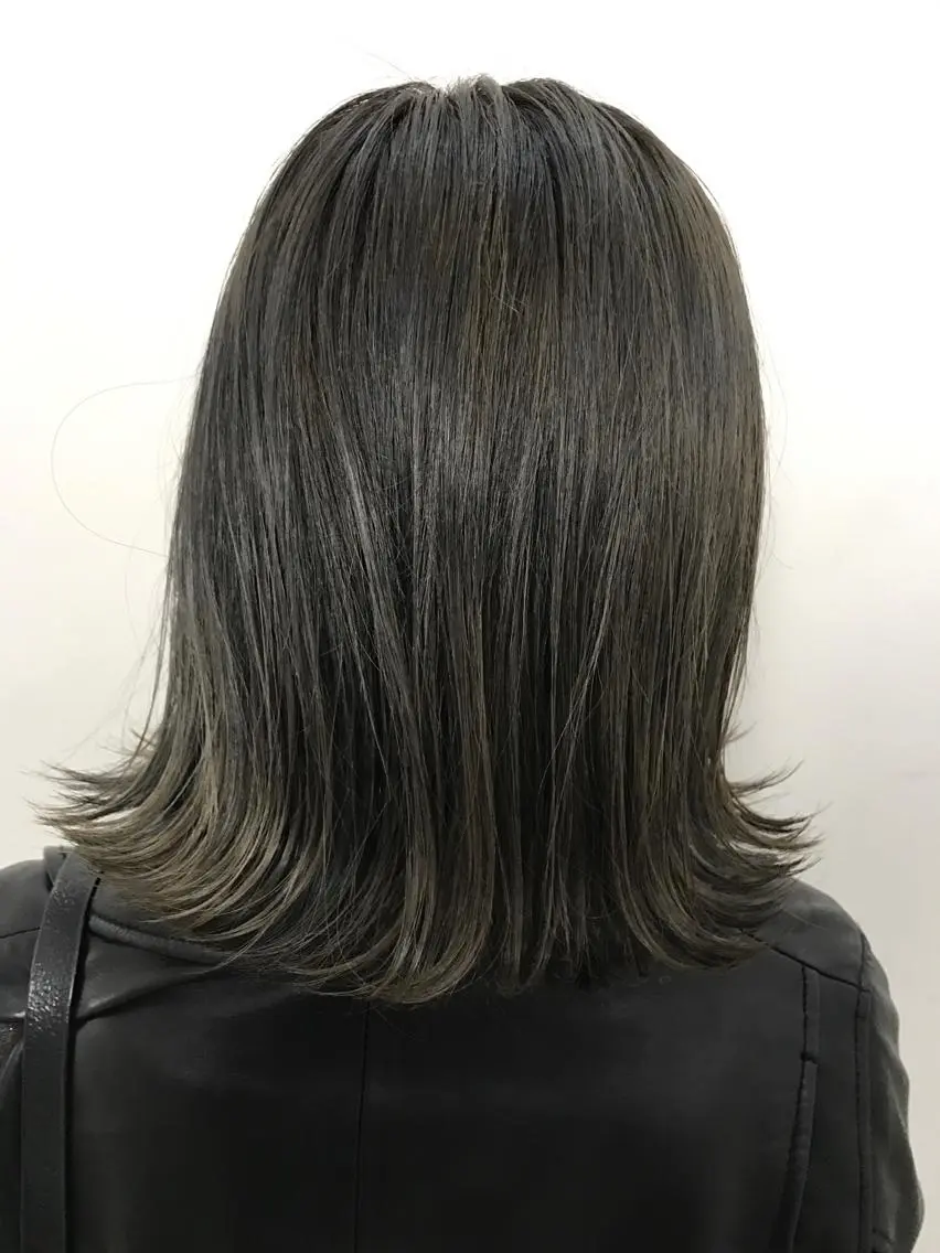 ミディアム カラー カット ヘアカラー トリートメント レイヤーカット 西村あきやのヘアスタイル
