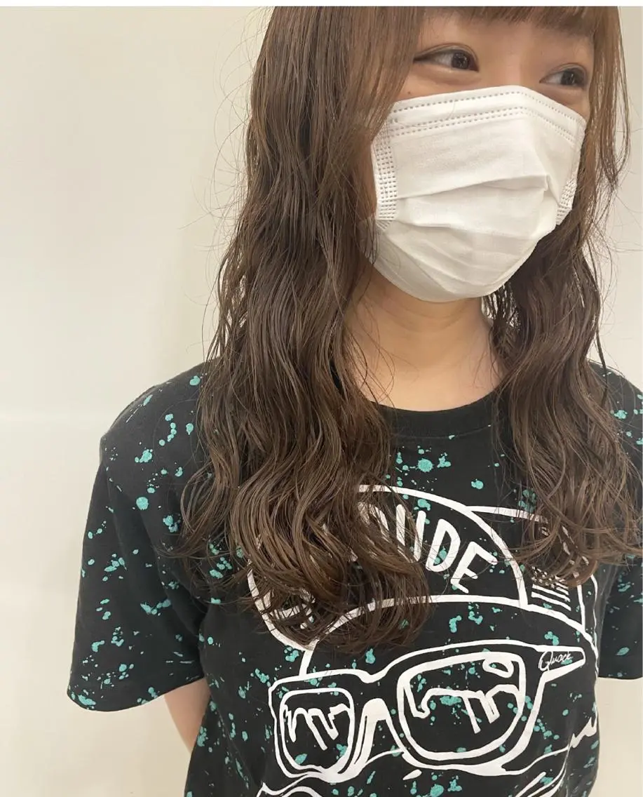 ロング パーマ カット ヘアカラー トリートメント 透明感・艶カラー/ 坂田友梨奈のヘアスタイル