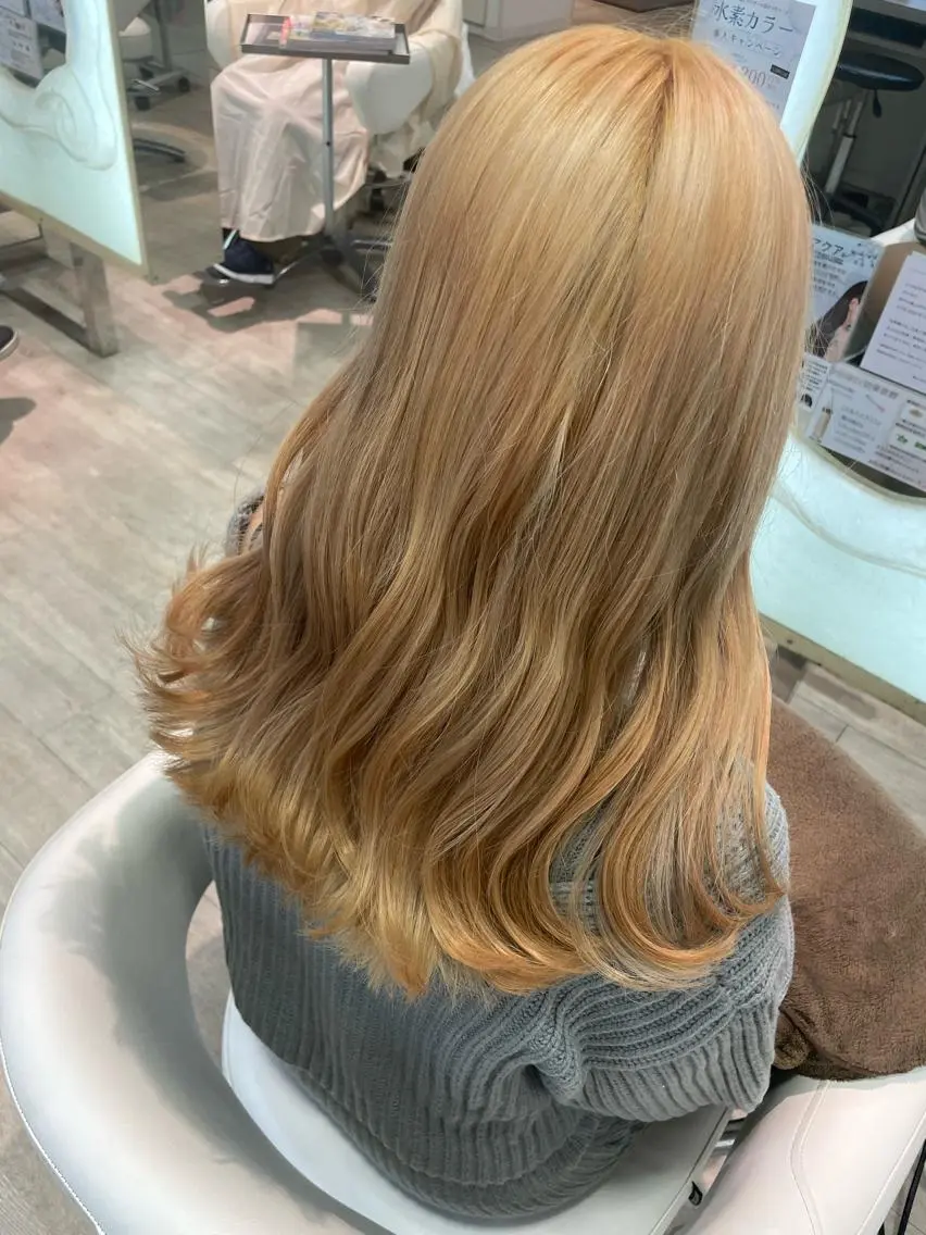 ロング カラー ブロンド ヘアカラー 松佐 ゆかりのヘアスタイル