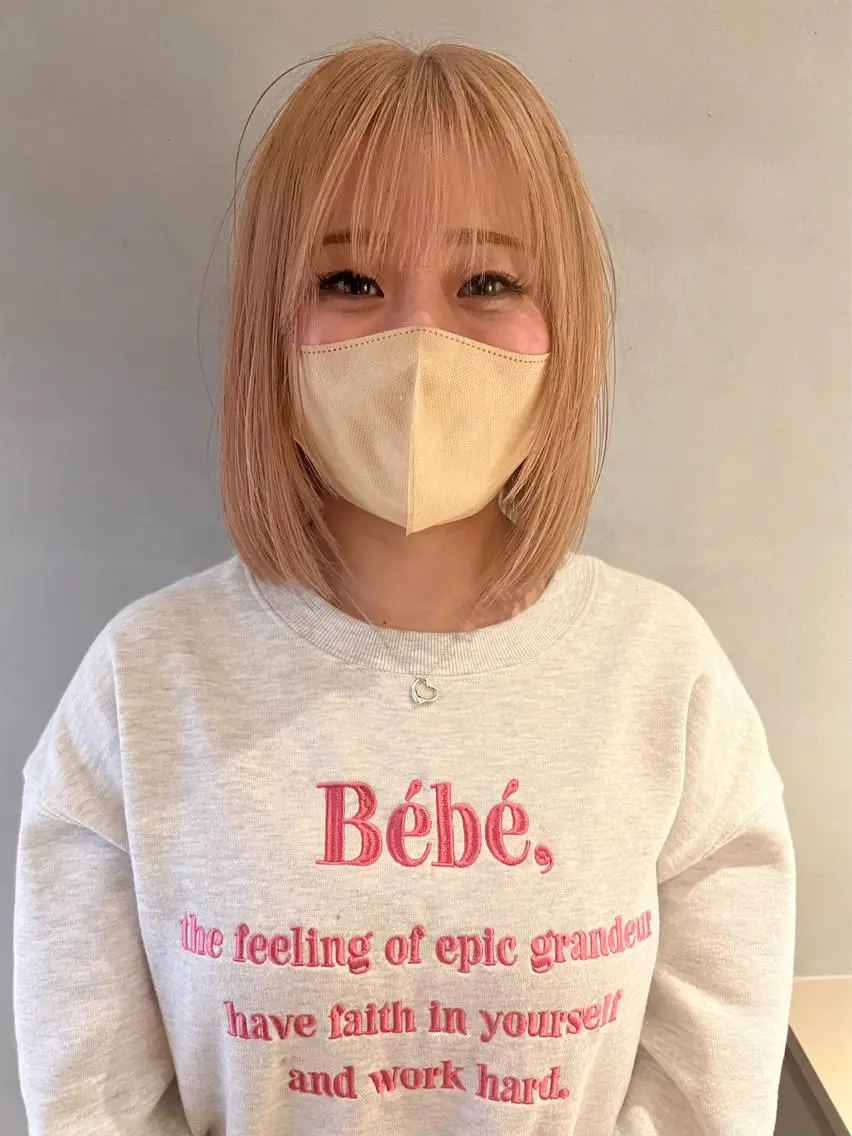 セミロング ミルクティーベージュ outaのヘアスタイル