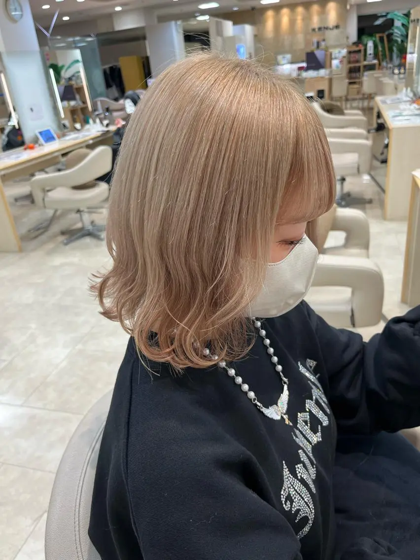 セミロング カラー 暖色/ブリーチカラー 🎀 M i k uのヘアスタイル