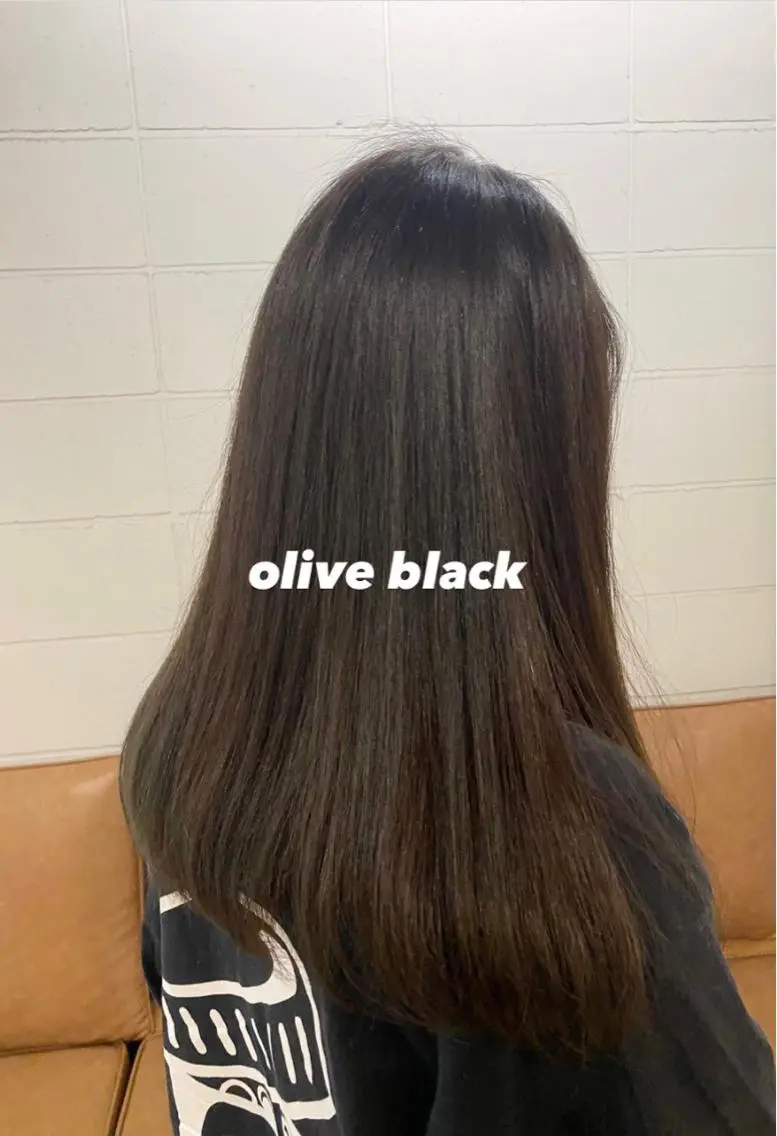 カラー 黒髪 新美 千奈のヘアスタイル
