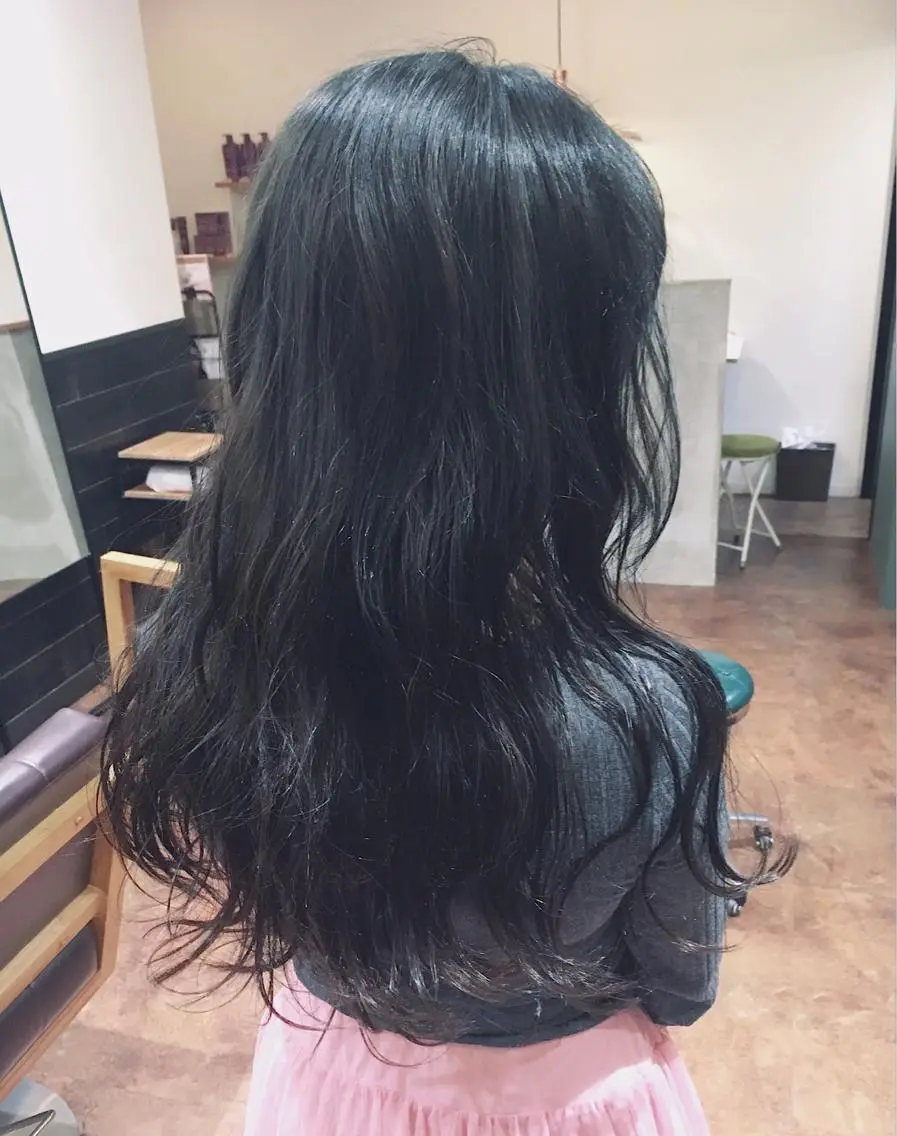 ロング カラー ヘアアレンジ 栗林 実莉のネイルデザイン