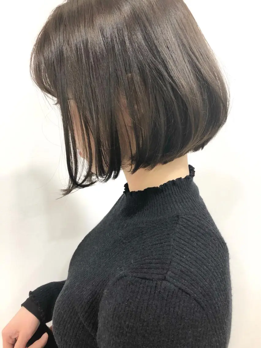 ミディアム カラー ショートボブ グレージュ ボブ 徳本 駿太のヘアスタイル