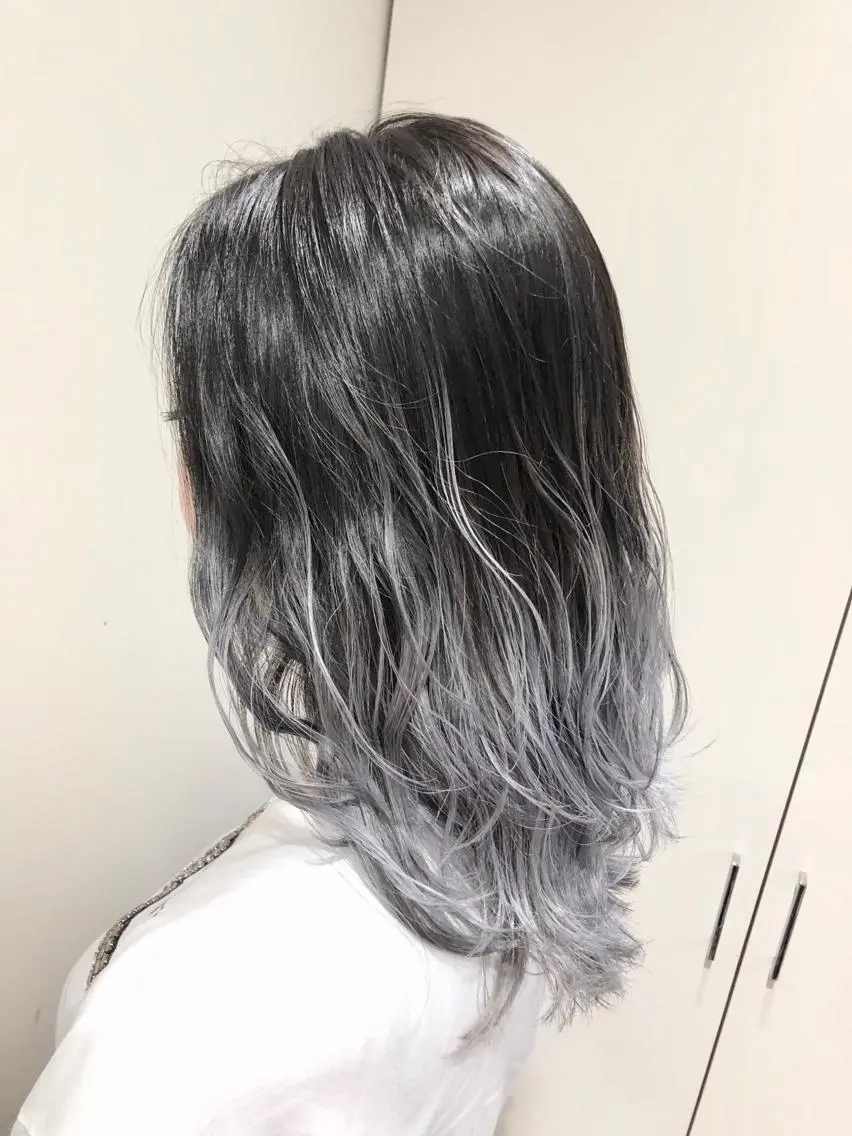 ミディアム カラー バレイヤージュ ブリーチ レイヤーカット 💓シールエクステ ルミエールのヘアスタイル