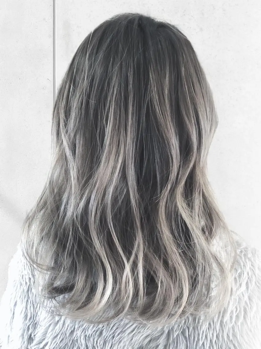 ミディアム カラー ヘアアレンジ VIM hairおもろまち店のヘアスタイル
