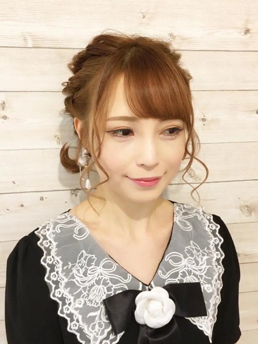 ミディアム ヘアアレンジ ヘアメイク エンカレッジのヘアスタイル