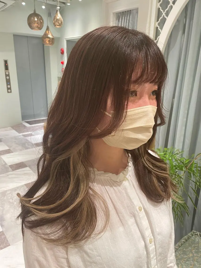 カラー ベージュカラー 黒髪 ブリーチ ブルーカラー ブルーブラック ヘアカラー 木屋元一/透明感 /前髪/レイヤーのヘアスタイル