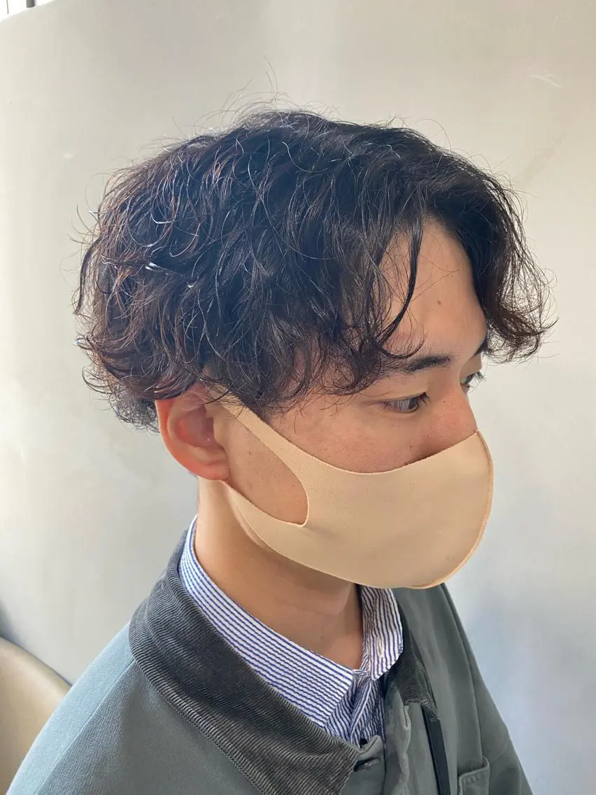 ショート パーマ メンズ センターパート カット パーマ 寳泉 章弘のヘアスタイル
