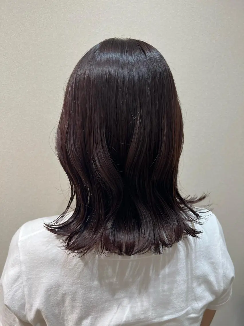 ミディアム カット ヘアカラー トリートメント ヘッドスパ mina .のヘアスタイル