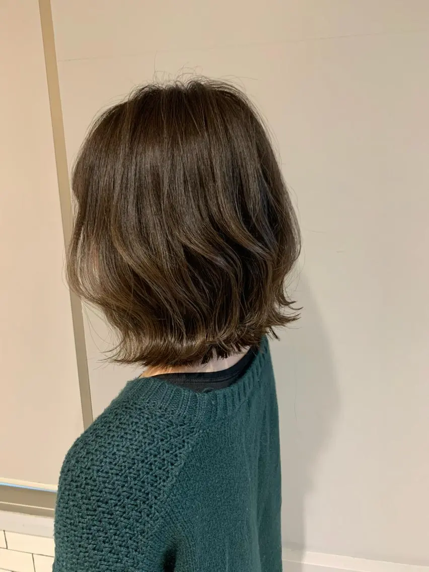 ショート カラー ヘアアレンジ ベージュカラー オリーブベージュ 外ハネヘア Ｋ Ｋのヘアスタイル