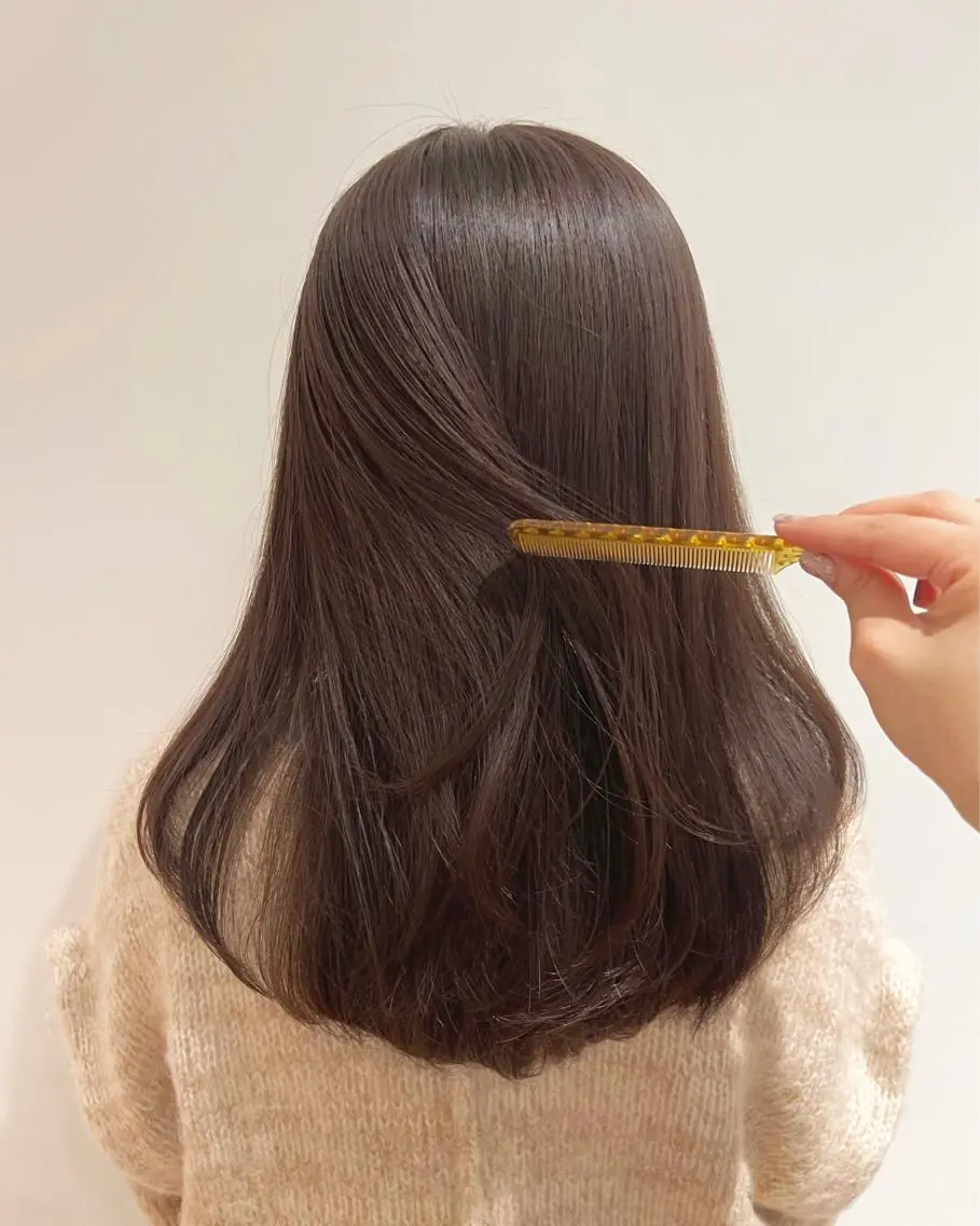 セミロング 美顔形成｜レイヤー ｜青山のヘアスタイル