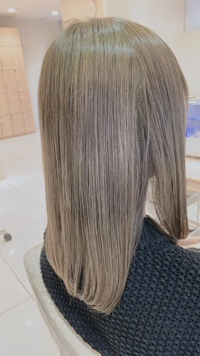 ロング カラー ブリーチ 鈴木 華枝のヘアスタイル