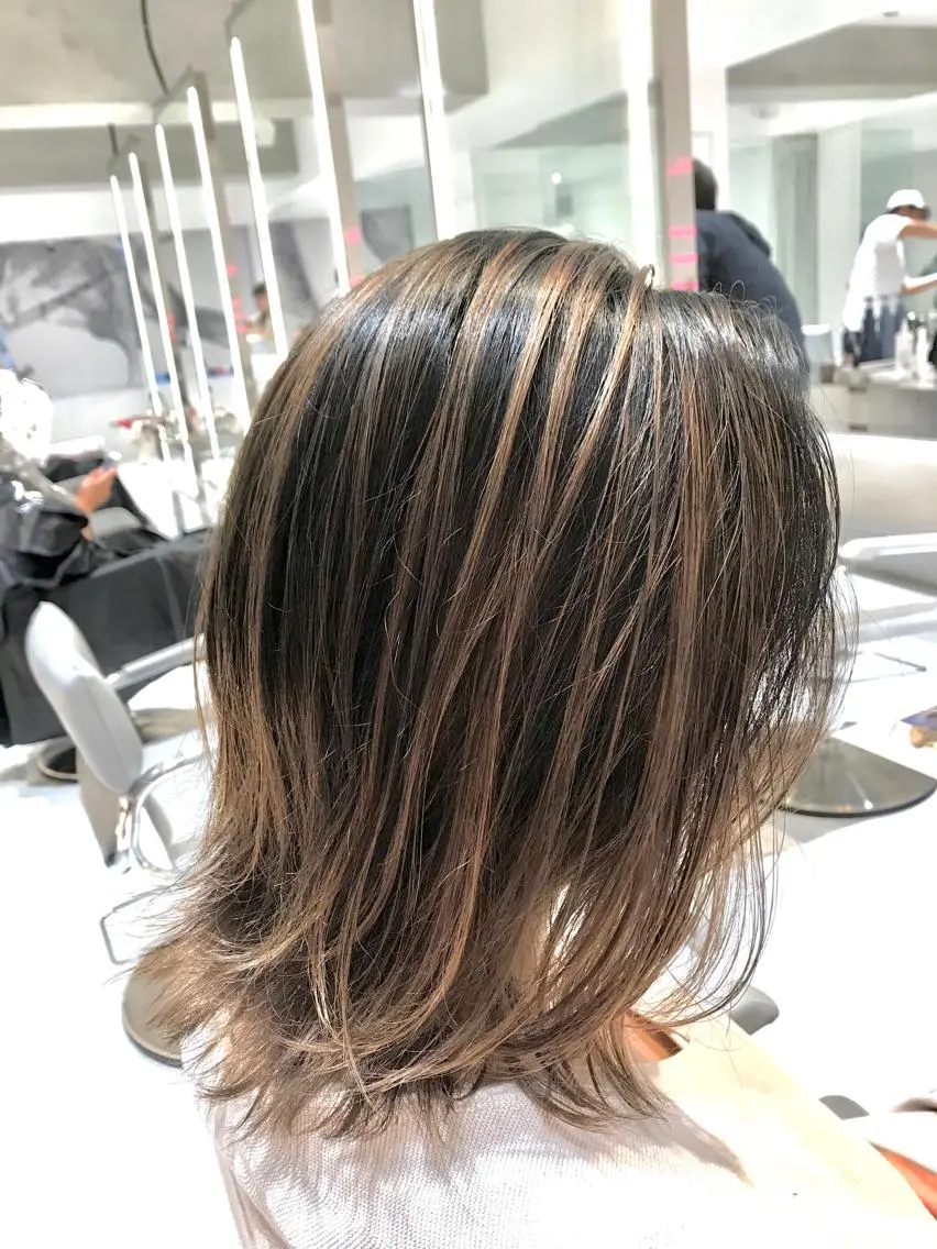 ショート カラー バレイヤージュ ベージュカラー レイヤーカット 加藤 憂のヘアスタイル