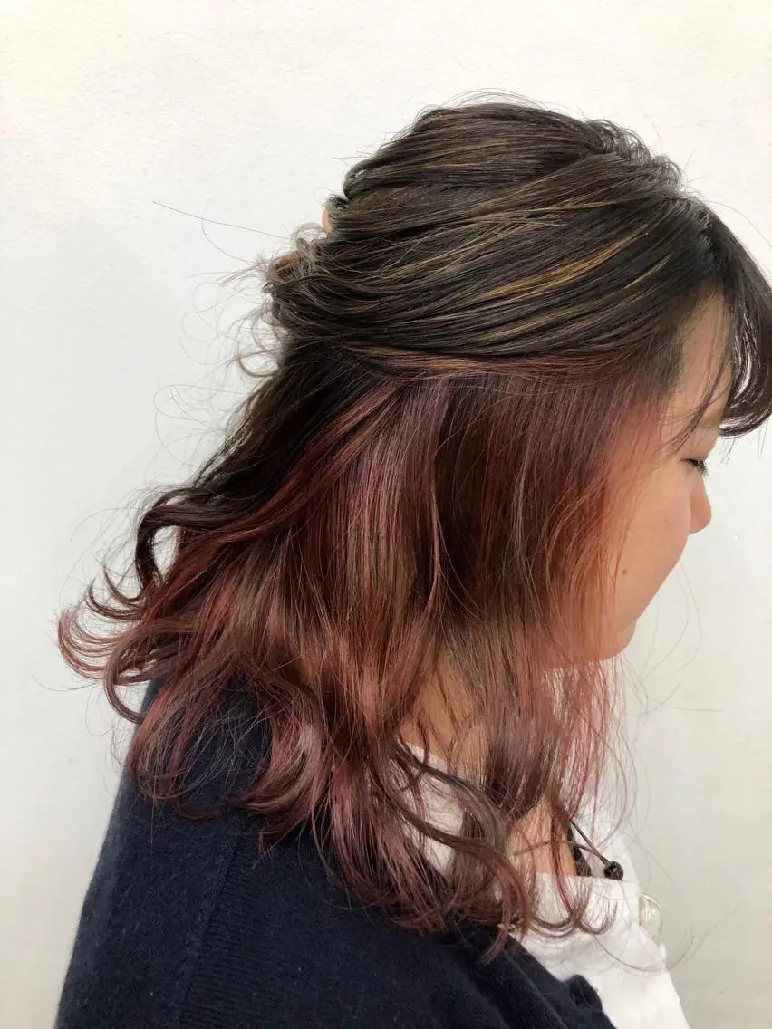セミロング カラー インナーカラー ピンクカラー ヘアカラー 岩崎 裕司のヘアスタイル