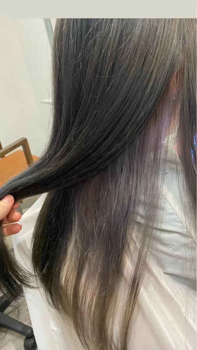 ロング カラー インナーカラー 本多結香/レイヤー /ハイライトカラーのヘアスタイル