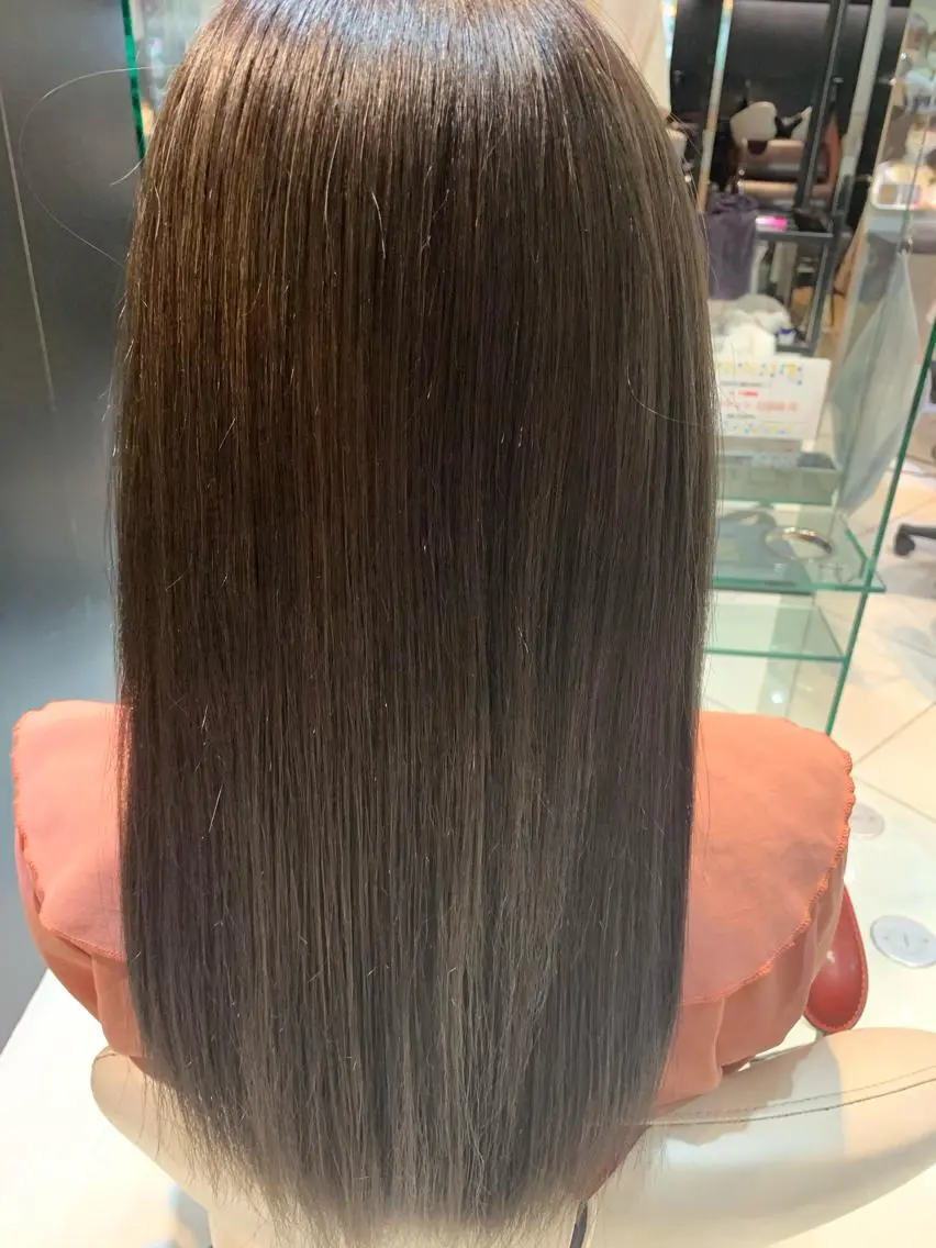 ロング カラー アッシュ アッシュグレー ブリーチ ブリーチなしカラー 糟谷 慈英のヘアスタイル