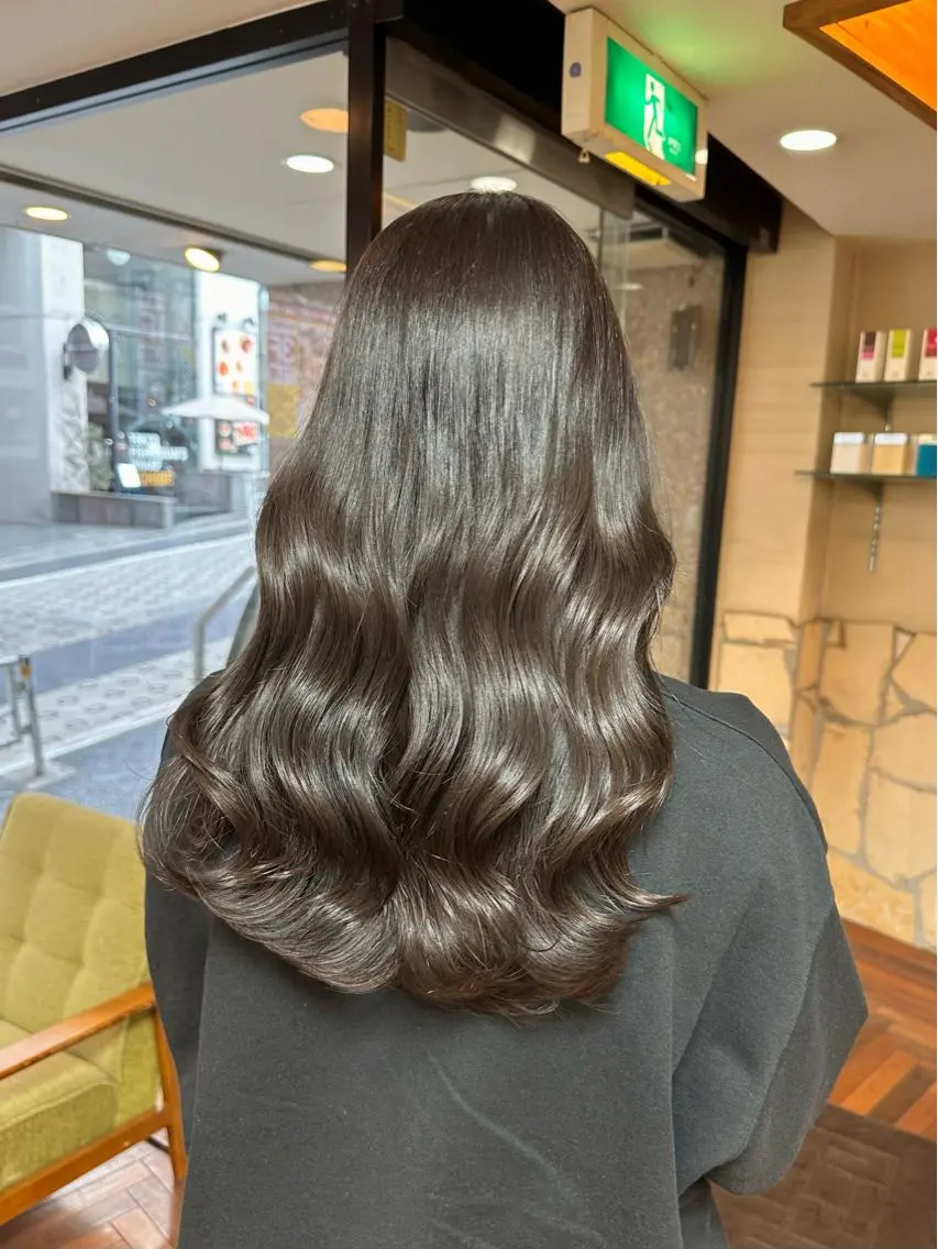 セミロング カラー ブリーチ グレージュ ブリーチなしカラー カット ヘアカラー トリートメント 矢野 晃平のヘアスタイル