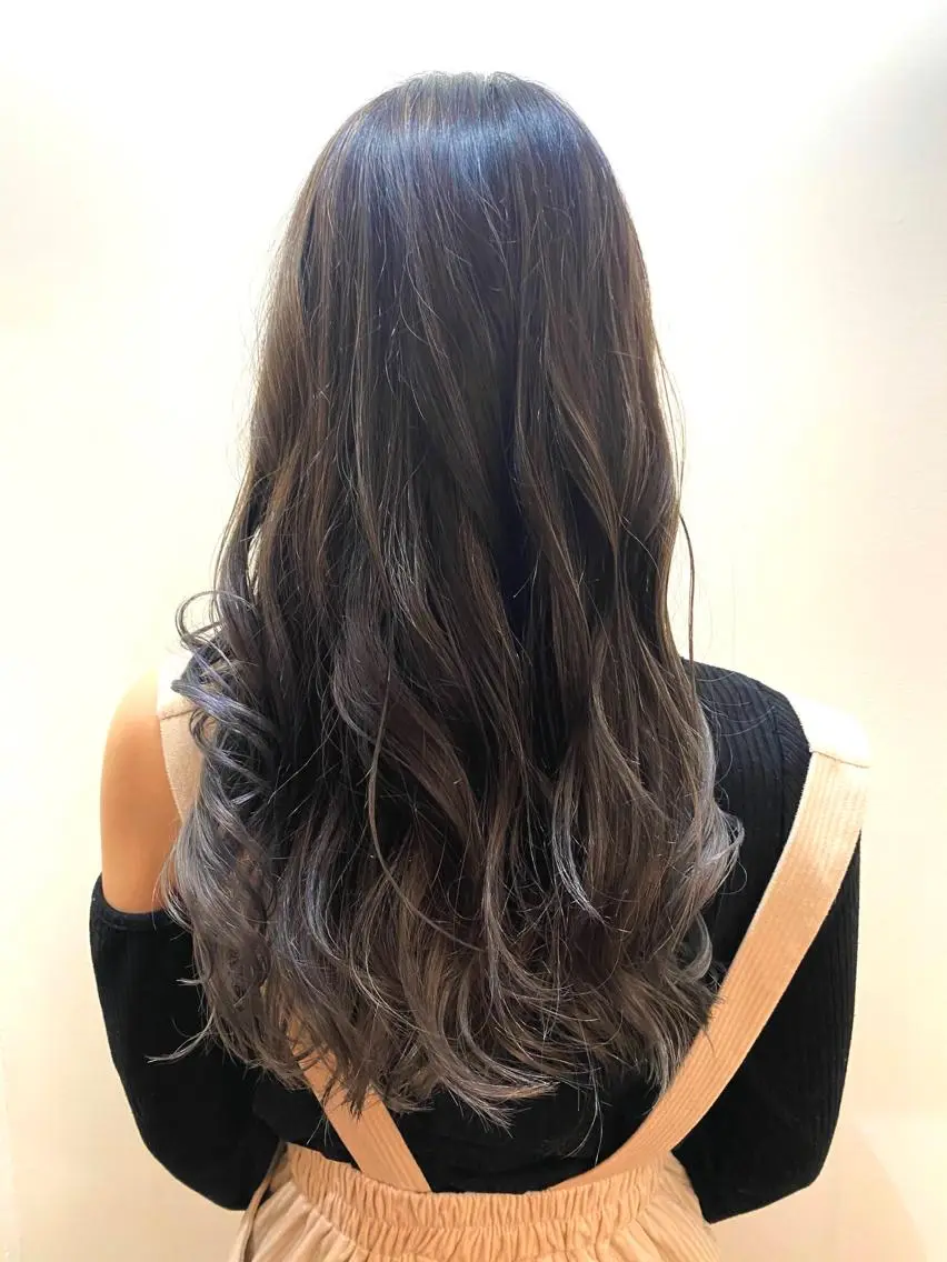 カラー バレイヤージュ ハイライトカラー 氷見 早祐香のヘアスタイル
