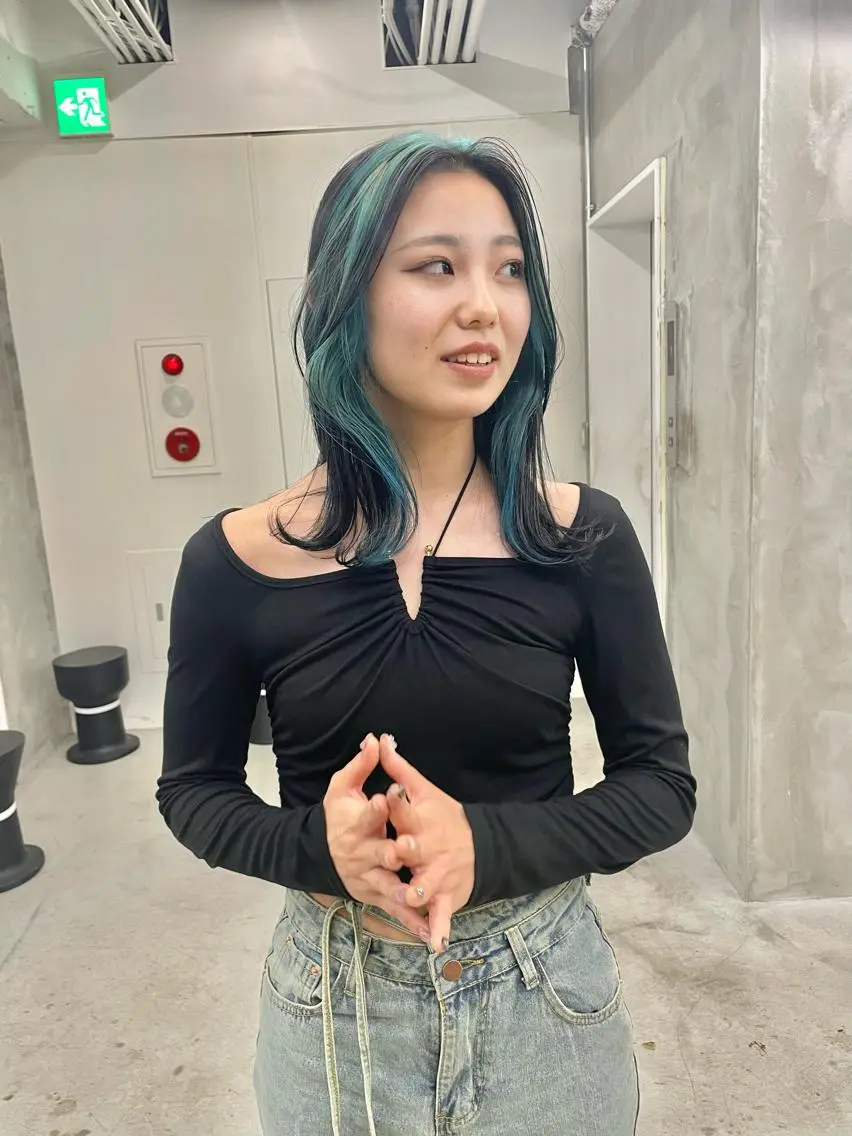ミディアム カラー パーマ ヘアアレンジ メンズ ミディアムパーマ メンズバレイヤージュ メンズブリーチ センターパート フェードカット ヘアカラー トリートメント ハイトーン/レイヤー 🌸さくらのヘアスタイル