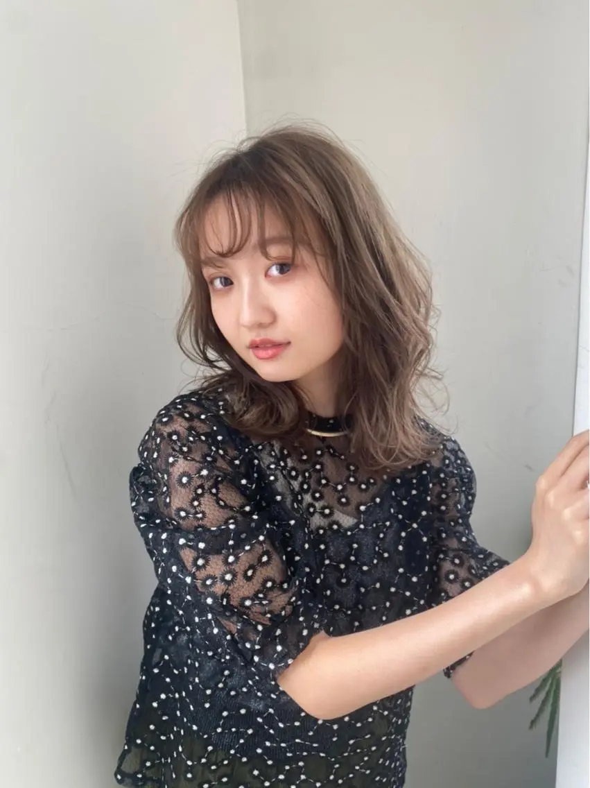 ミディアム カラー レイヤーカット ヘアカラー トリートメント 藤原 侑香のヘアスタイル