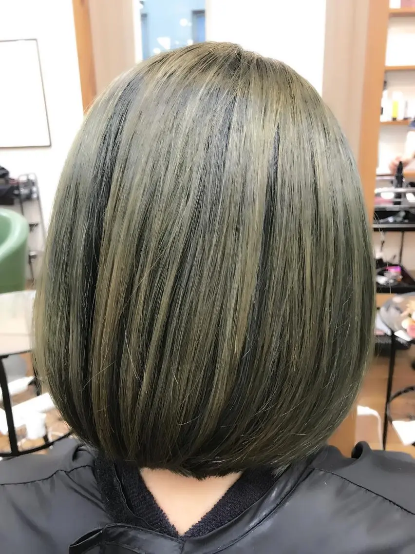 ショート カラー ブリーチ 透明感カラー グレージュ 吉森 満俊のヘアスタイル