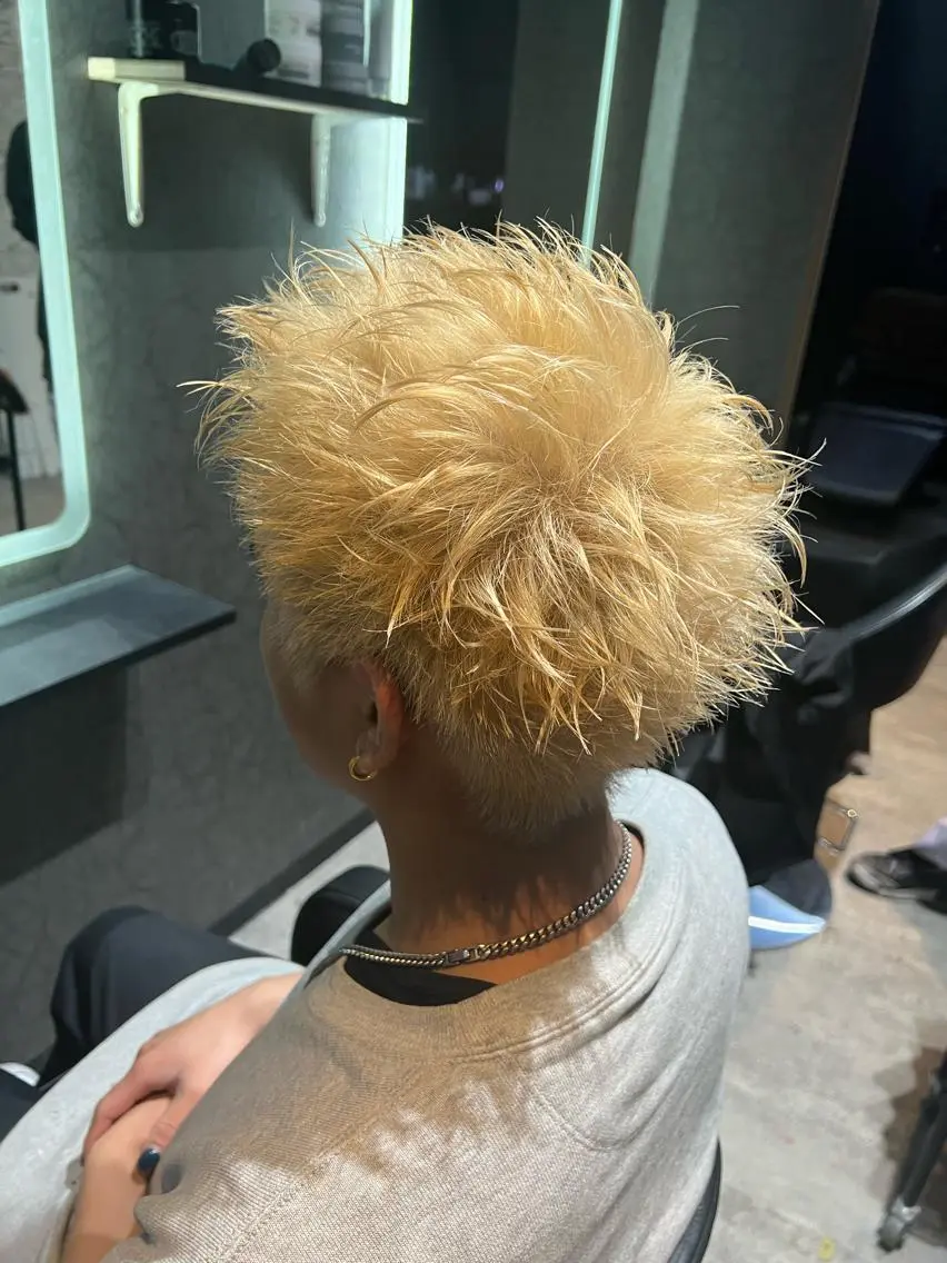 メンズ カラー メンズハイトーン ハイトーンカラー カット ヘアカラー ♦️お任せ美容師♦️ ★ヤマフジ★のヘアスタイル