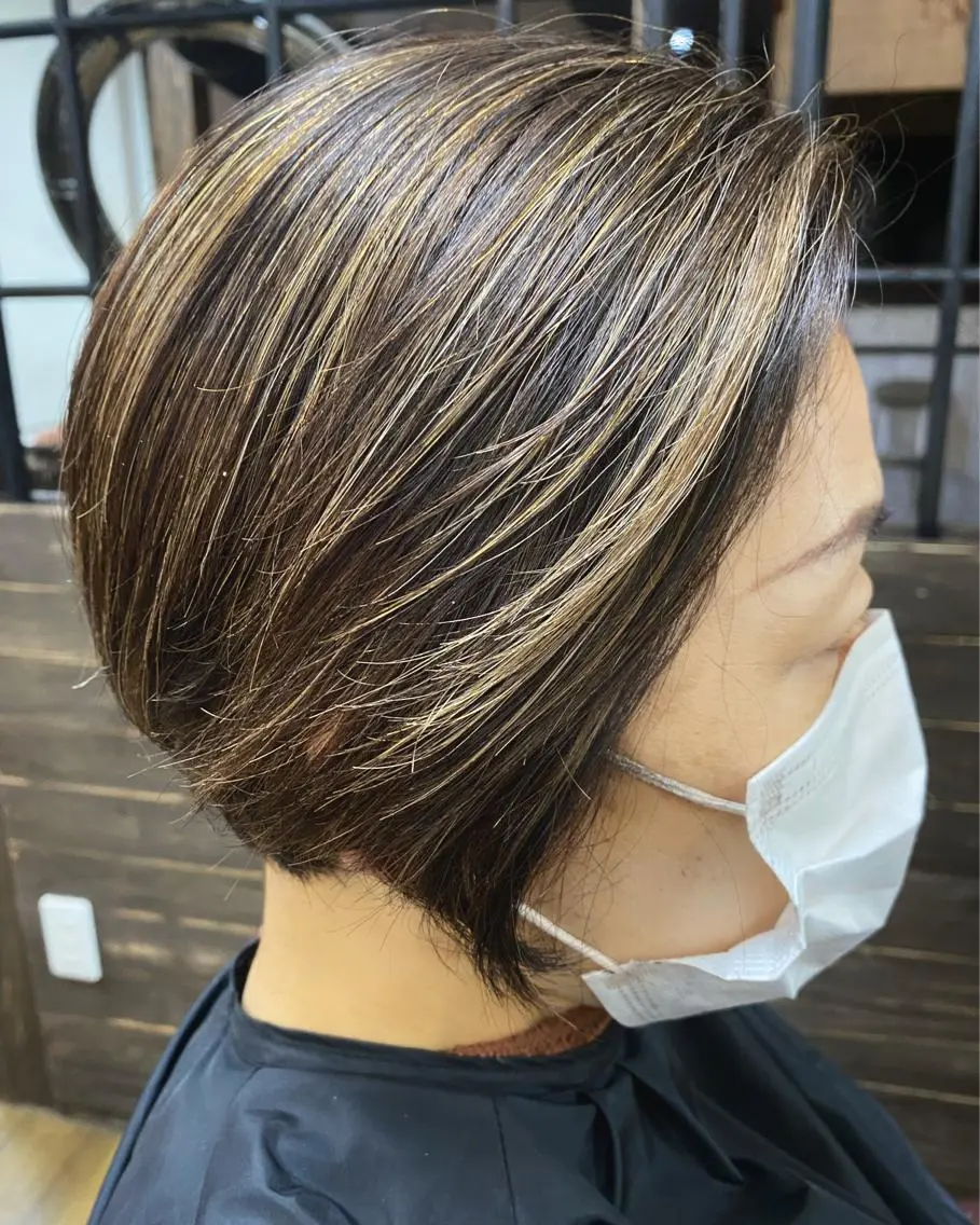 ショート アッシュ ハイライト レイヤーカット 大久保寿高✨ なりたい色を叶える✨のヘアスタイル
