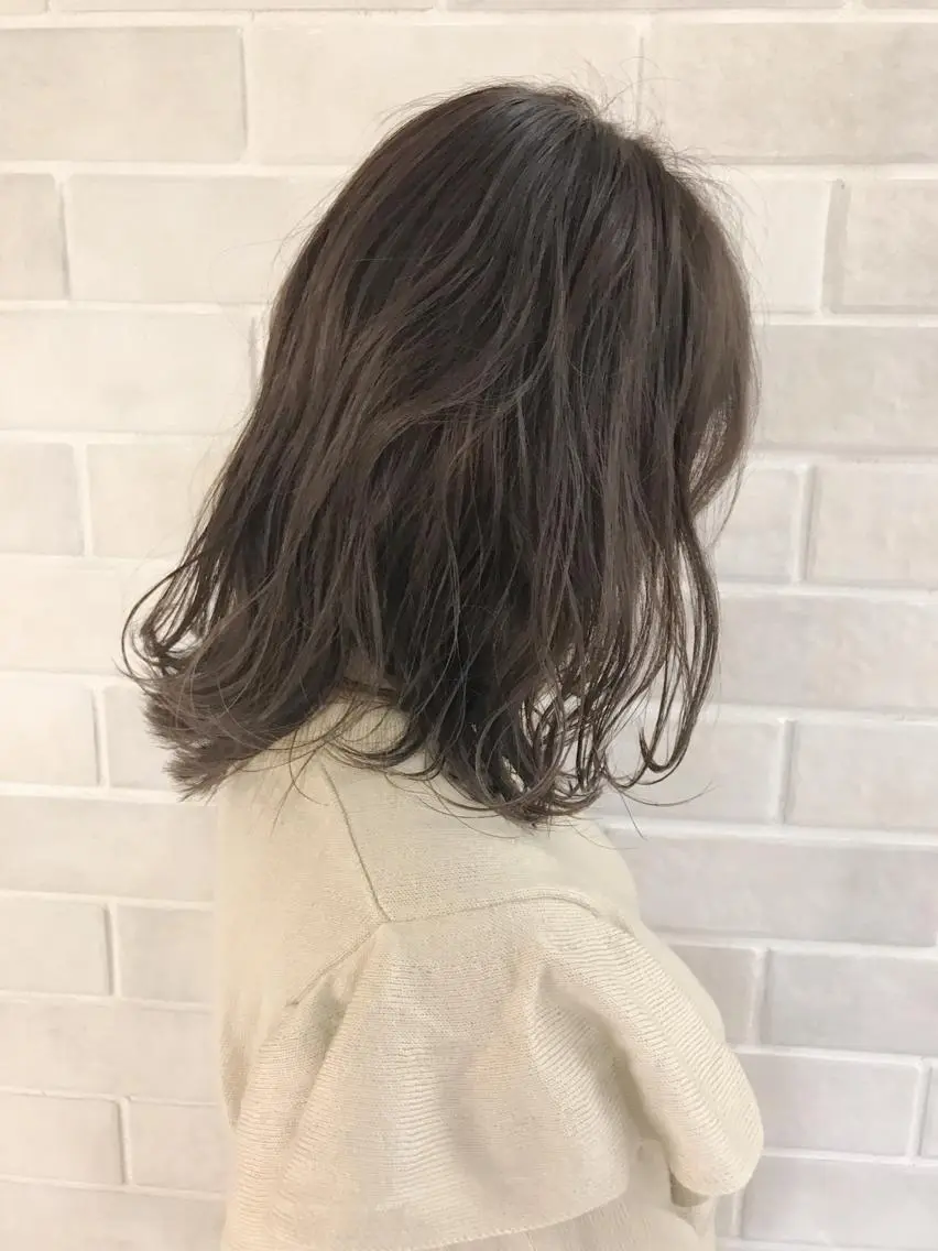 ミディアム カラー アッシュ アッシュグレー アッシュグレージュ グレージュ ハイライトカラー ✂︎マンツーマン施術 ａｙｅ✂︎のヘアスタイル