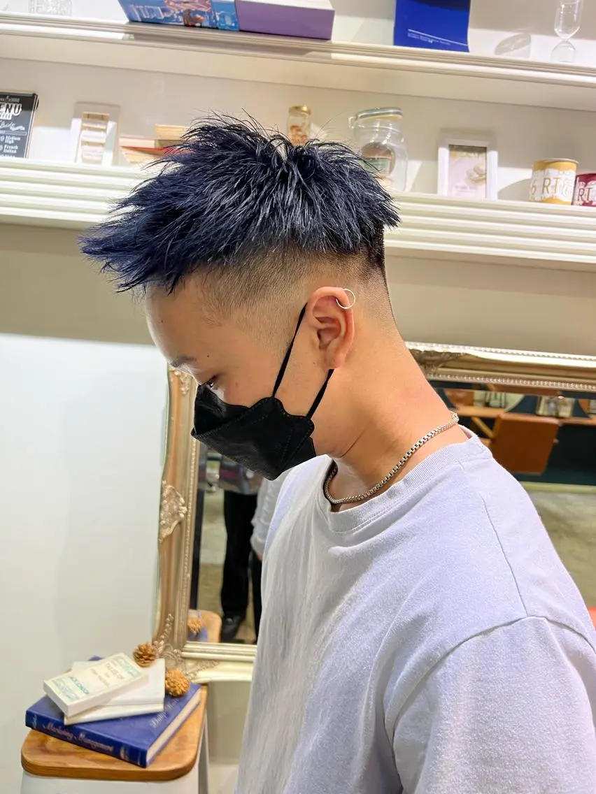 カラー メンズ フェードカット スキンフェード ブルーカラー ネイビーカラー オカベ ショウマのヘアスタイル