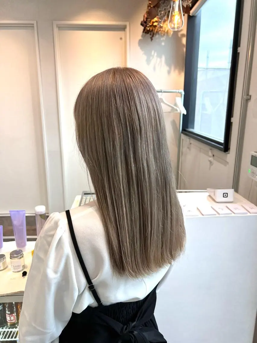 ロング カラー 松坂 真衣のヘアスタイル