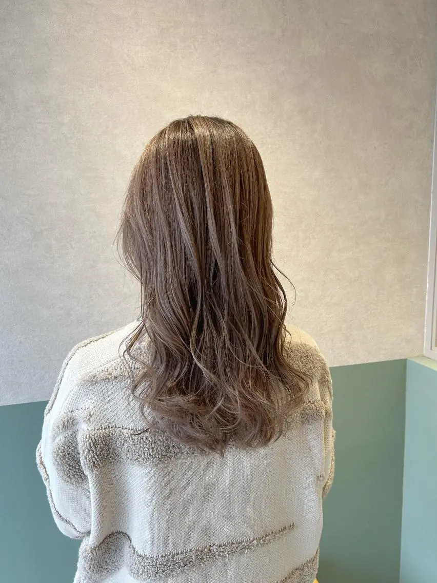 ロング アッシュ アッシュグレー アッシュグレージュ アイスグレージュ ラベンダーベージュ カット ヘアカラー ボブ/ハイトーン 福生Radix 下田のヘアスタイル