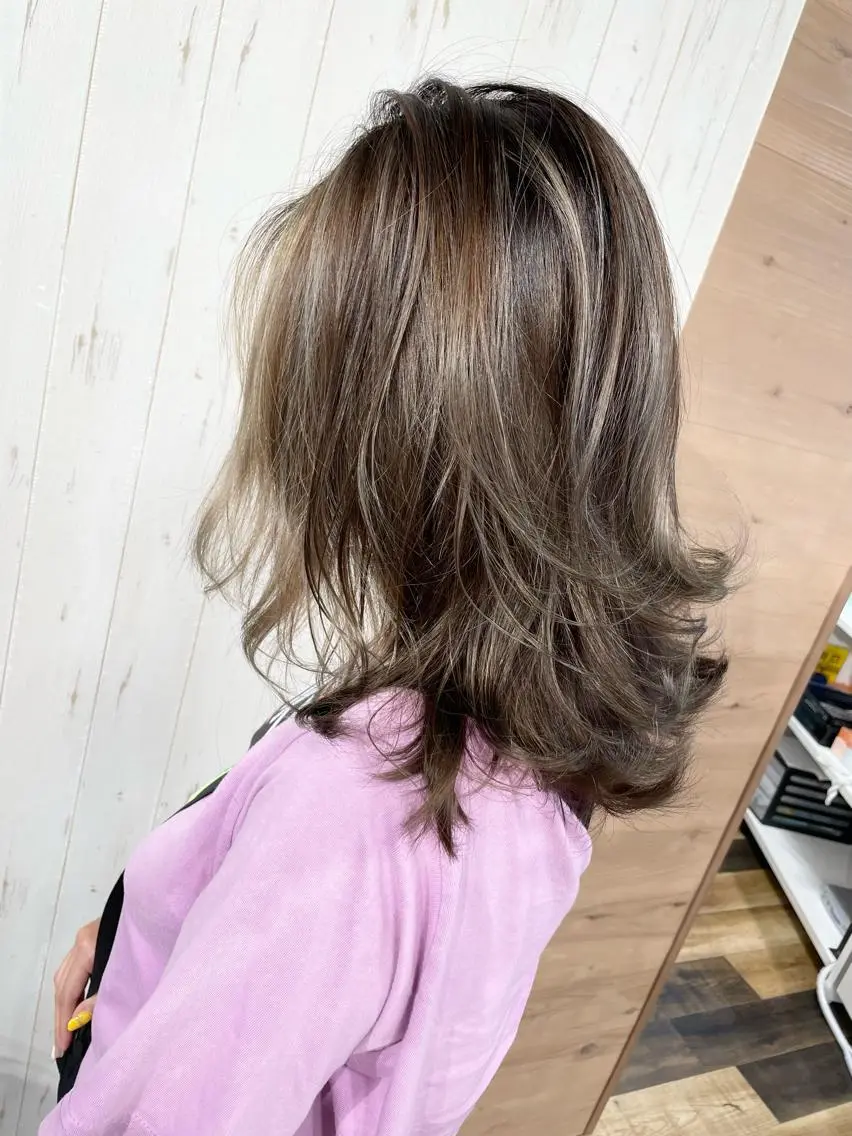 セミロング 外国人風カラー ハイライト 韓国風ヘア レイヤーカット カット ヘアカラー AN'TIA小作代表 ⭐︎kazuma⭐︎のヘアスタイル