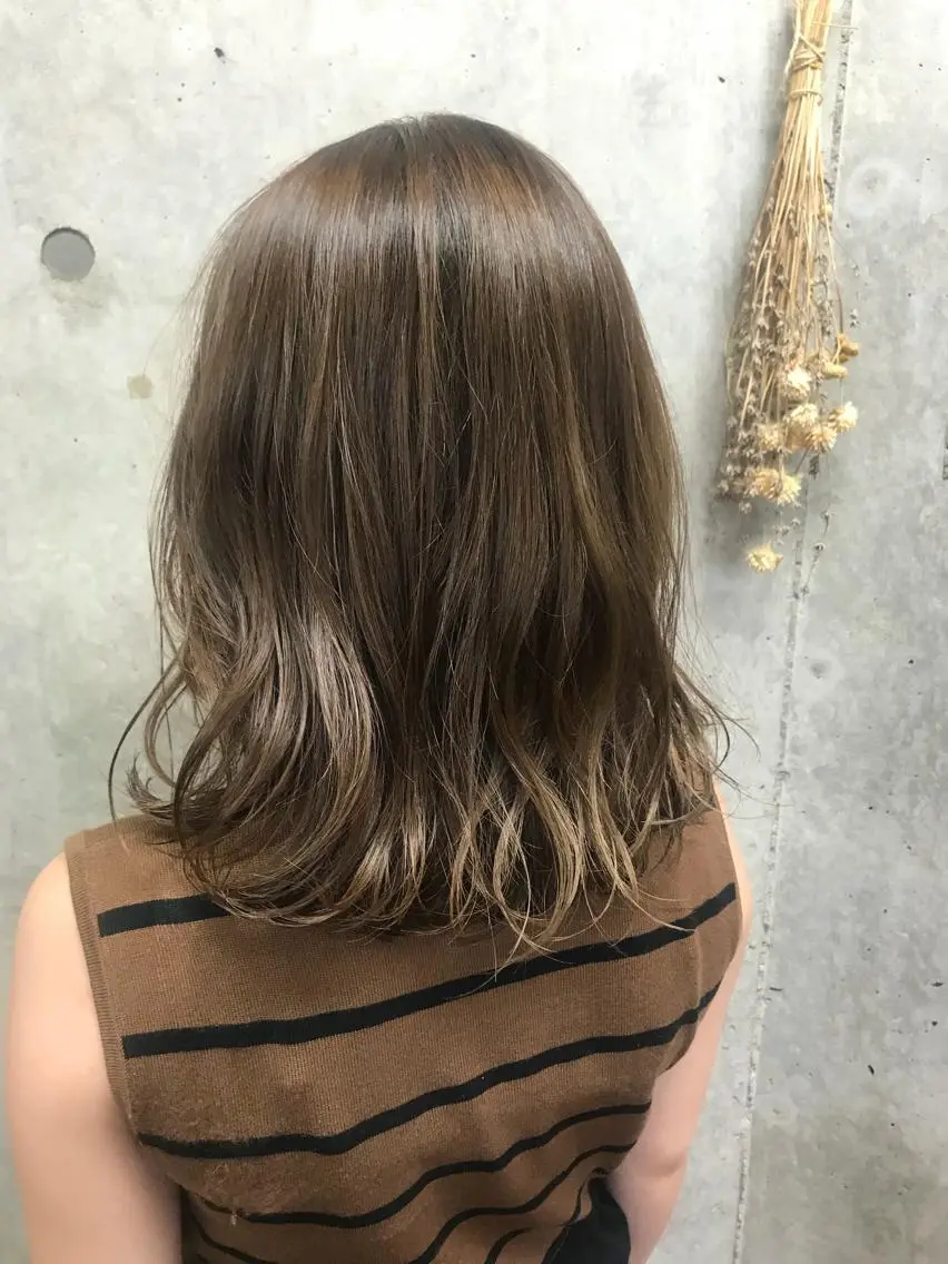 ミディアム カラー ヘアアレンジ アッシュ ベージュカラー イルミナカラー Satsuki ✂︎♡のヘアスタイル