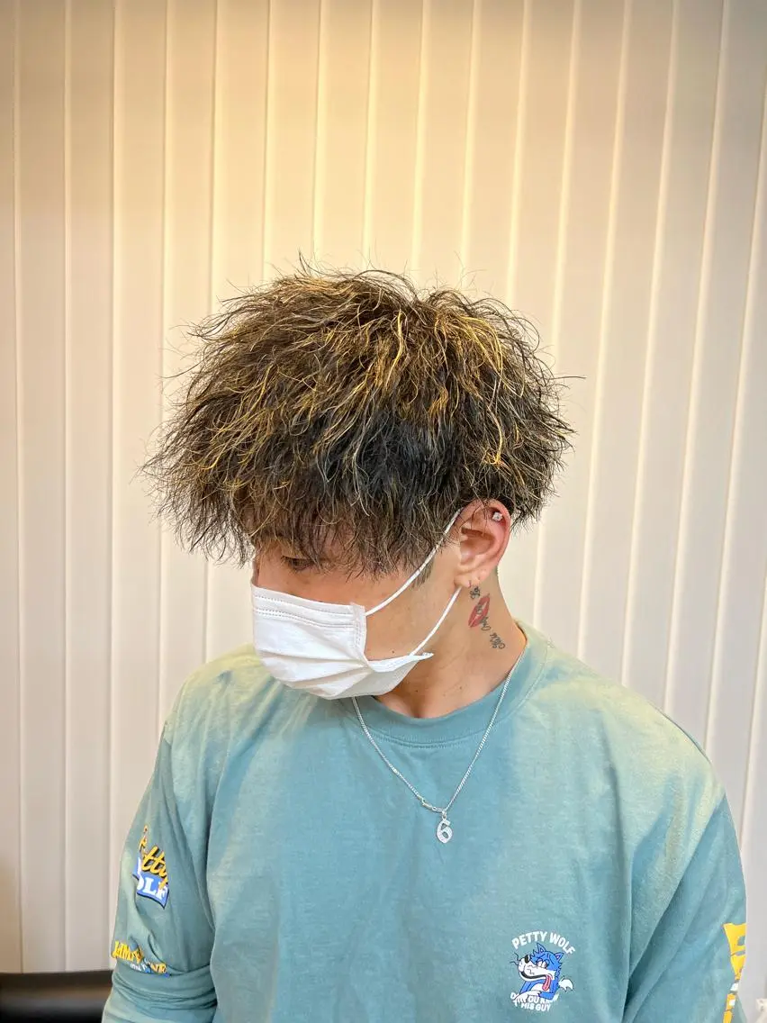 ショート パーマ メンズ 二本木 秀成のヘアスタイル