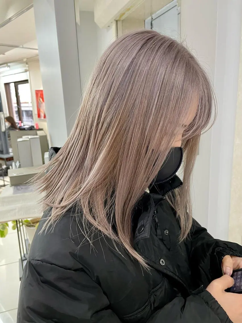 ミディアム カラー ブリーチ ラベンダーカラー パーマウルフショート 濱田匠のヘアスタイル