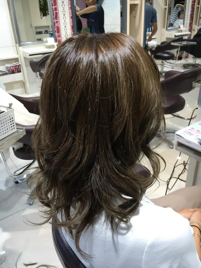 ミディアム セミロング ロング カラー パーマ アッシュ アッシュグレー ダブルカラー ✨艶髪✨透明感✨ 山内大樹のヘアスタイル