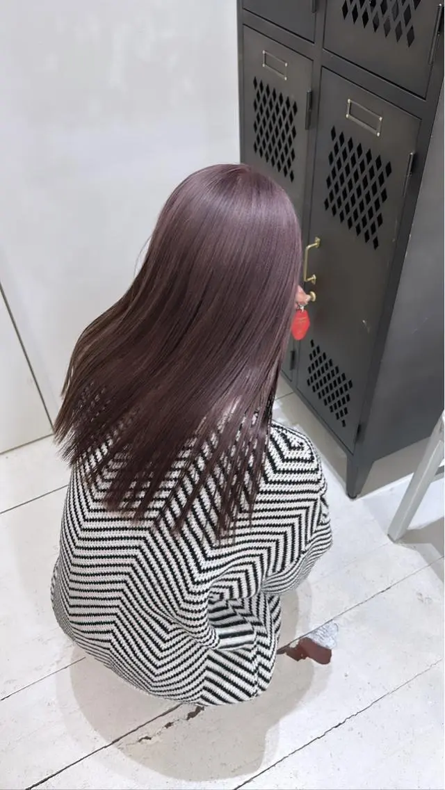 カラー ニシオカ タクヤのヘアスタイル