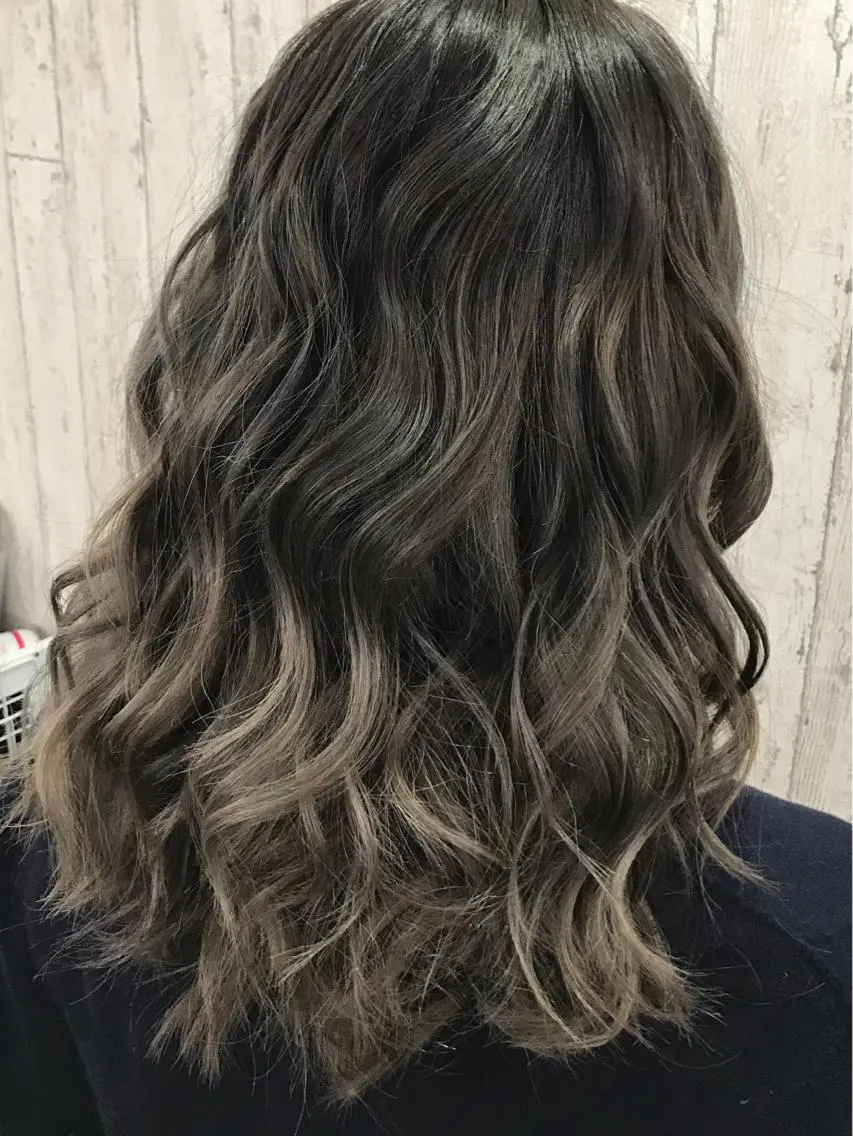 セミロング カラー グラデーションカラー 艶髪🫧髪質改善 縮毛矯正✨影山湧市のヘアスタイル
