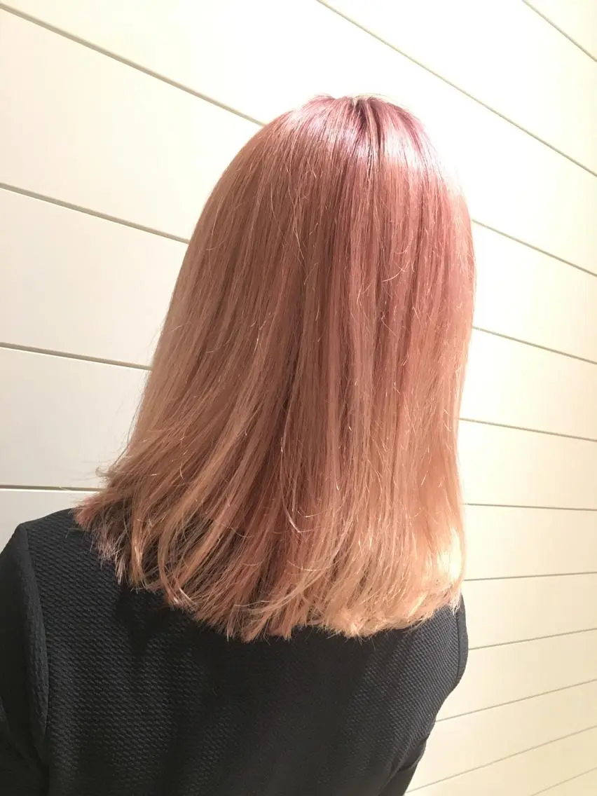 ミディアム カラー ハイトーンカラー ピンクカラー 鍵山 千秋のヘアスタイル