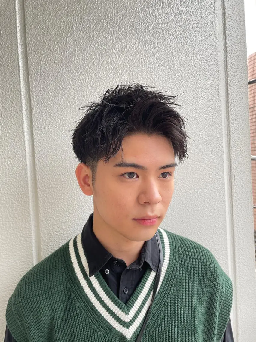 ヘアアレンジ メンズ アップバング メンズショート カット トリートメント ヘッドスパ ヘアセット 艶カラー✨縮毛矯正✨ 翁長孝輔のヘアスタイル