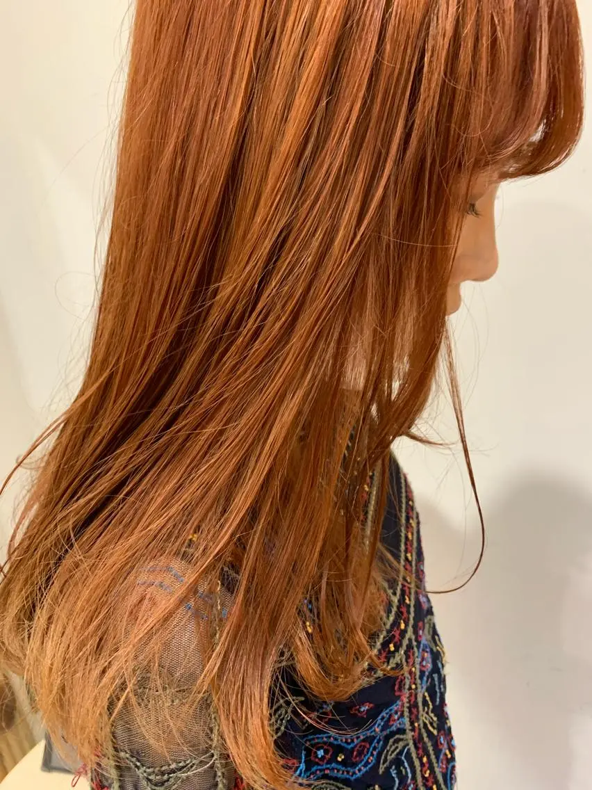 セミロング カラー ブリーチ オレンジ 名駅🦢大人艶カラー 🪽カミヤアカネのヘアスタイル