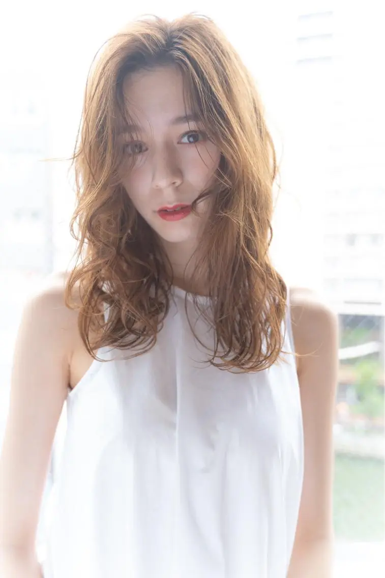 ミディアム KAREN🕊️ 大宮美容室のヘアスタイル