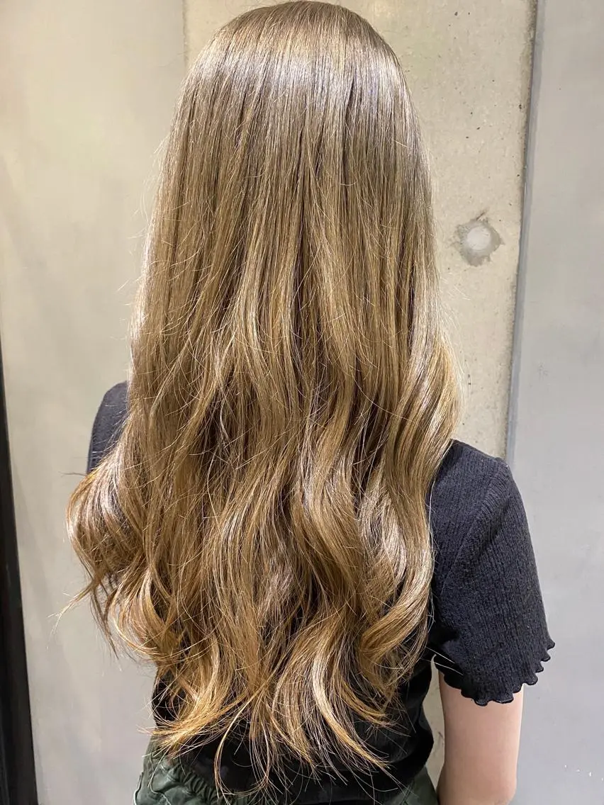 ロング カラー ヘアカラー ハイライトが 得意なニキです😊のヘアスタイル