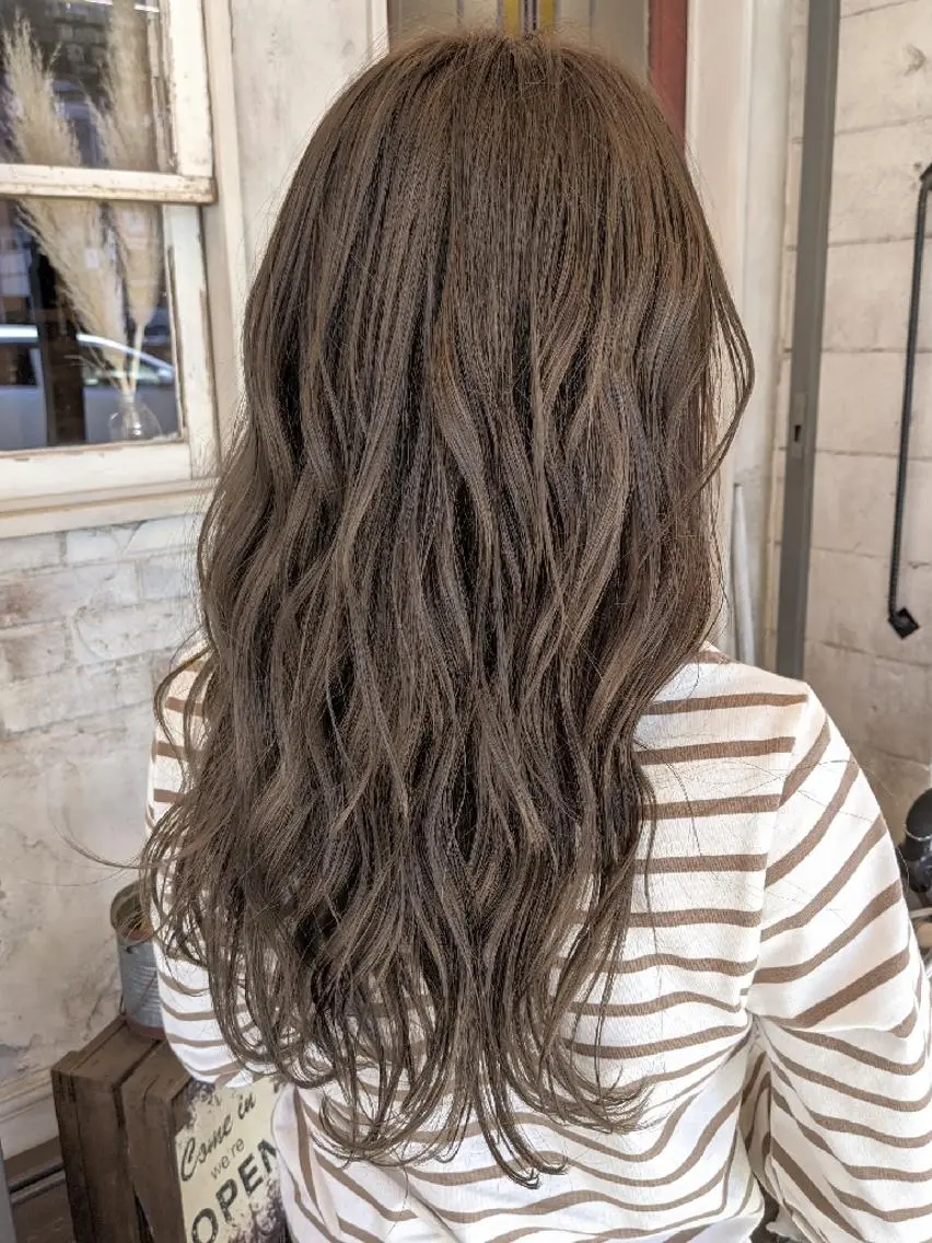 セミロング カラー ベージュカラー ミルクティーベージュ ヘアカラー hair salon Zöld.のヘアスタイル
