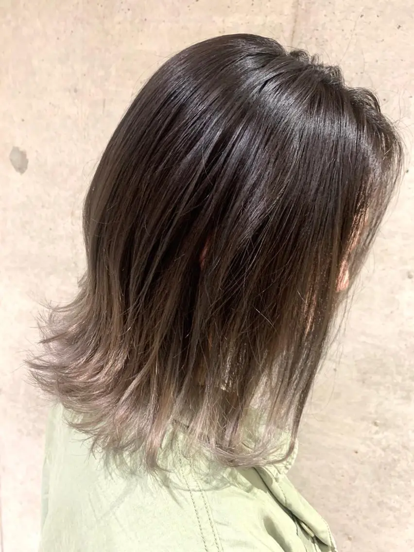 ミディアム カラー ヘアカラー ハイライトが 得意なニキです😊のヘアスタイル