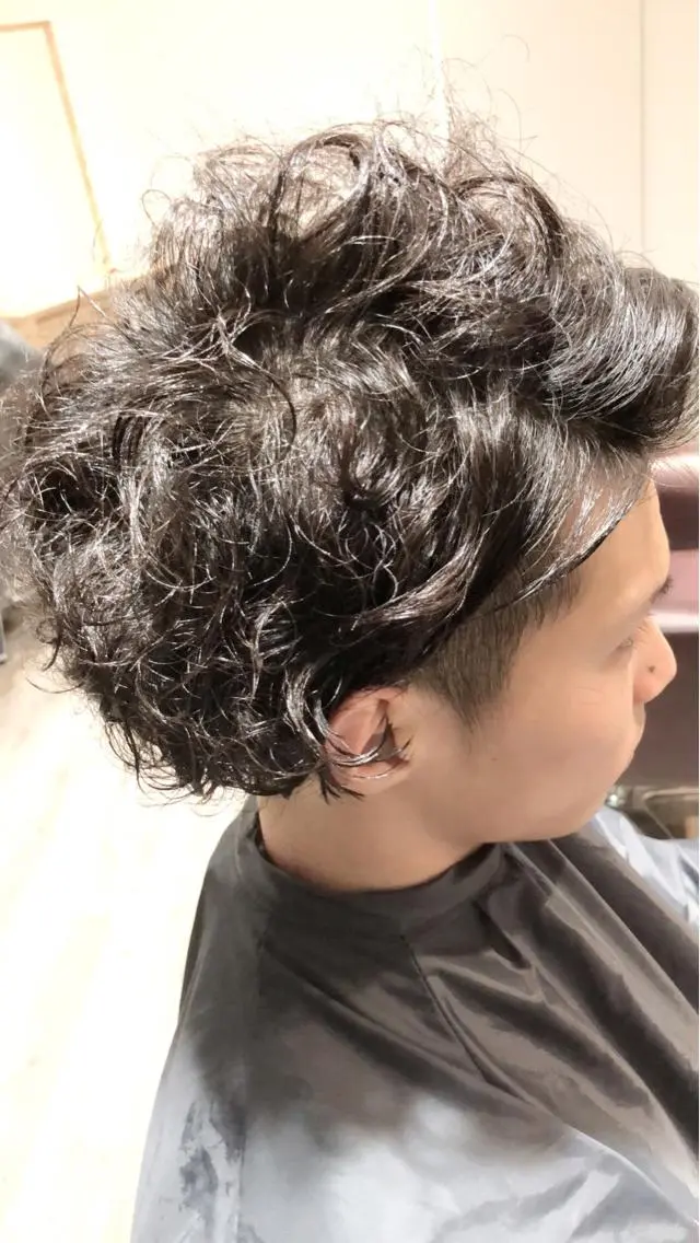 ショート パーマ メンズ レイヤー/ウルフ ハイトーンhiroのヘアスタイル