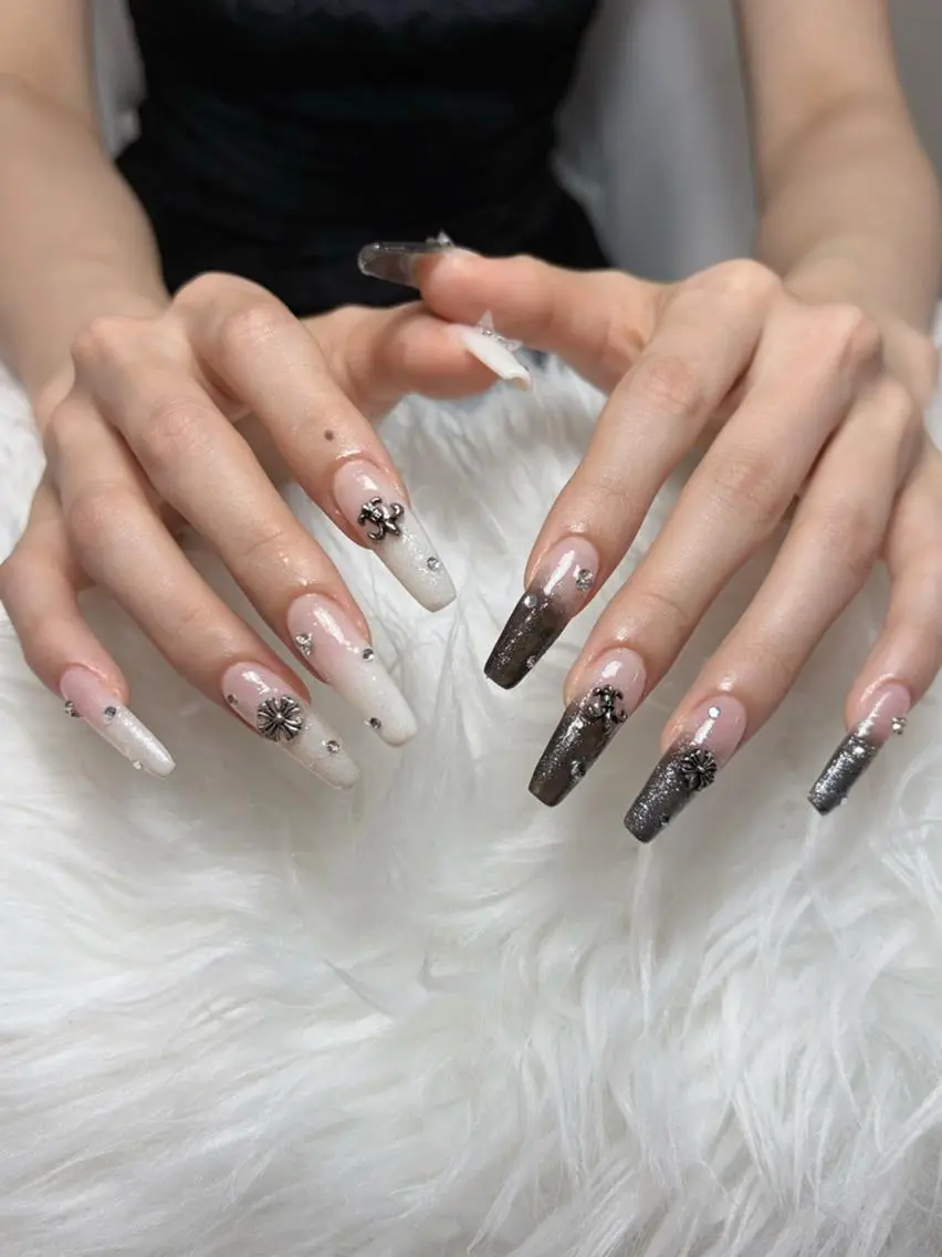ネイル 韓国ネイル マグネットネイル 持ち込み ニュアンスネイル シンプルネイル Huyn Nail Shinjyukuのネイルデザイン